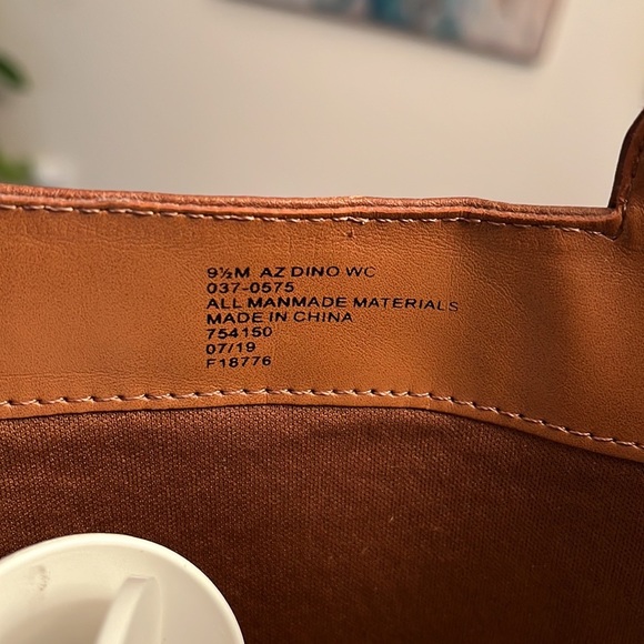 Arizona Boots Gently used. Size 9.5. Super cute. Color Brown.
#17B - Picture 8 of 8